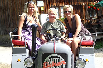 Auch Frauen haben Spaß am Traktorfahren! damenteam.jpg